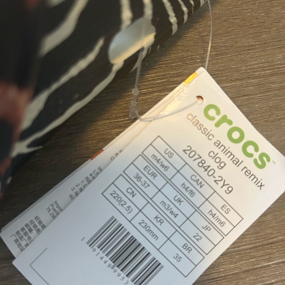 CROCS Animal Print Clog. Women’s Size 6 - Picture 5 of 5
